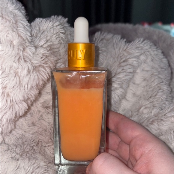 TRULY Gold Serum Cellulite Oil - Picture 2 of 2